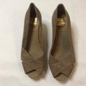 Kanna Tan Suede Wedges Size 39 or 8.5